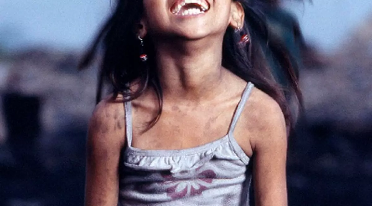 De 12 ani nu s-a mai oprit din râs