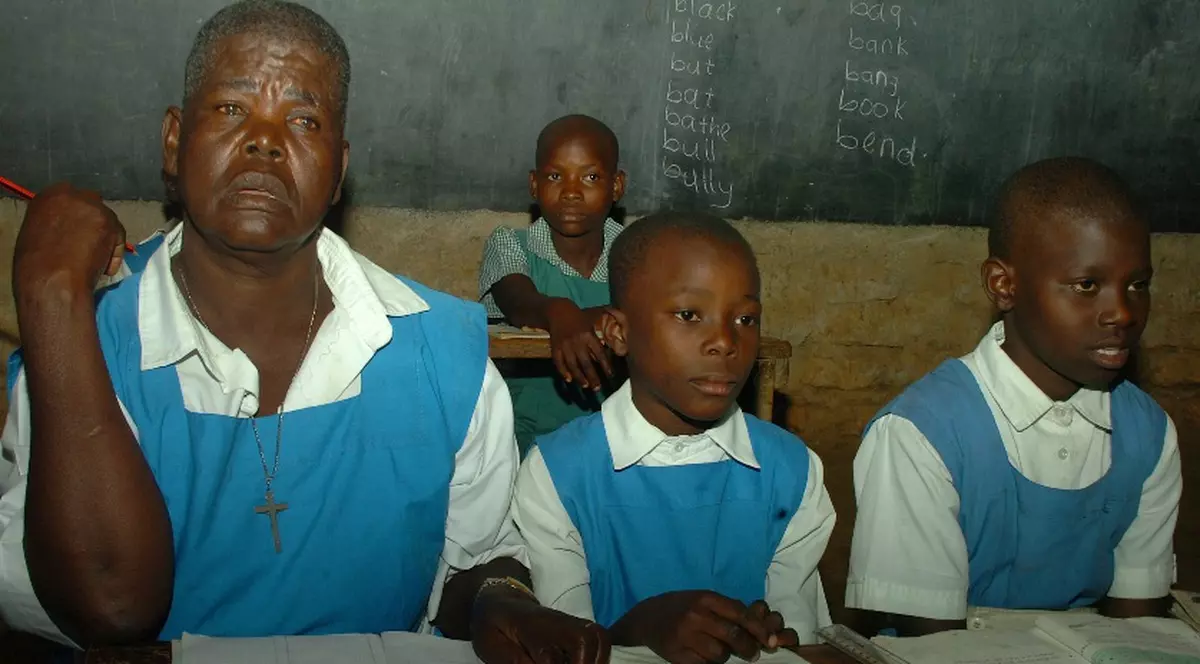 La 60 de ani s-a înscris la şcoală ca să înveţe să citească