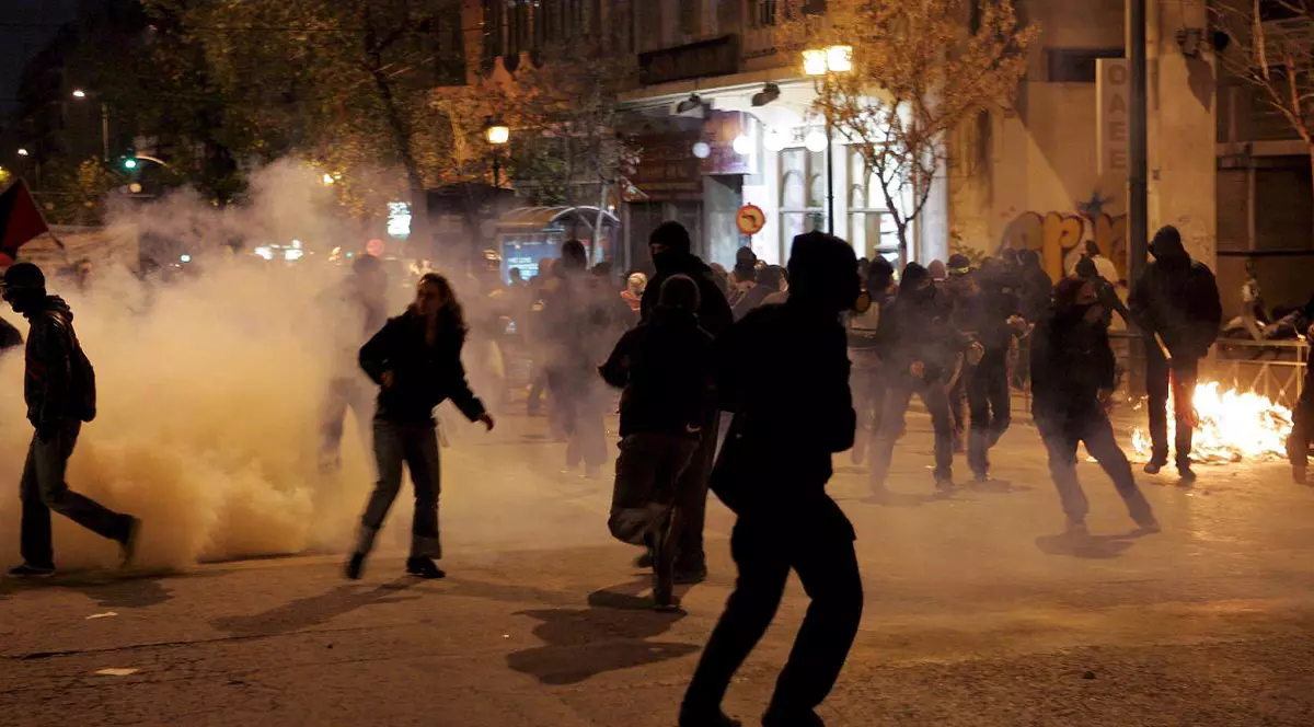 Ciocniri între anarhişti şi poliţişti la Atena