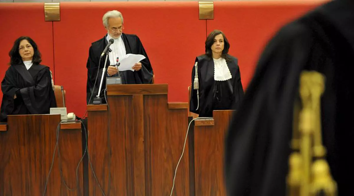 A aruncat cu fecale în propriul avocat