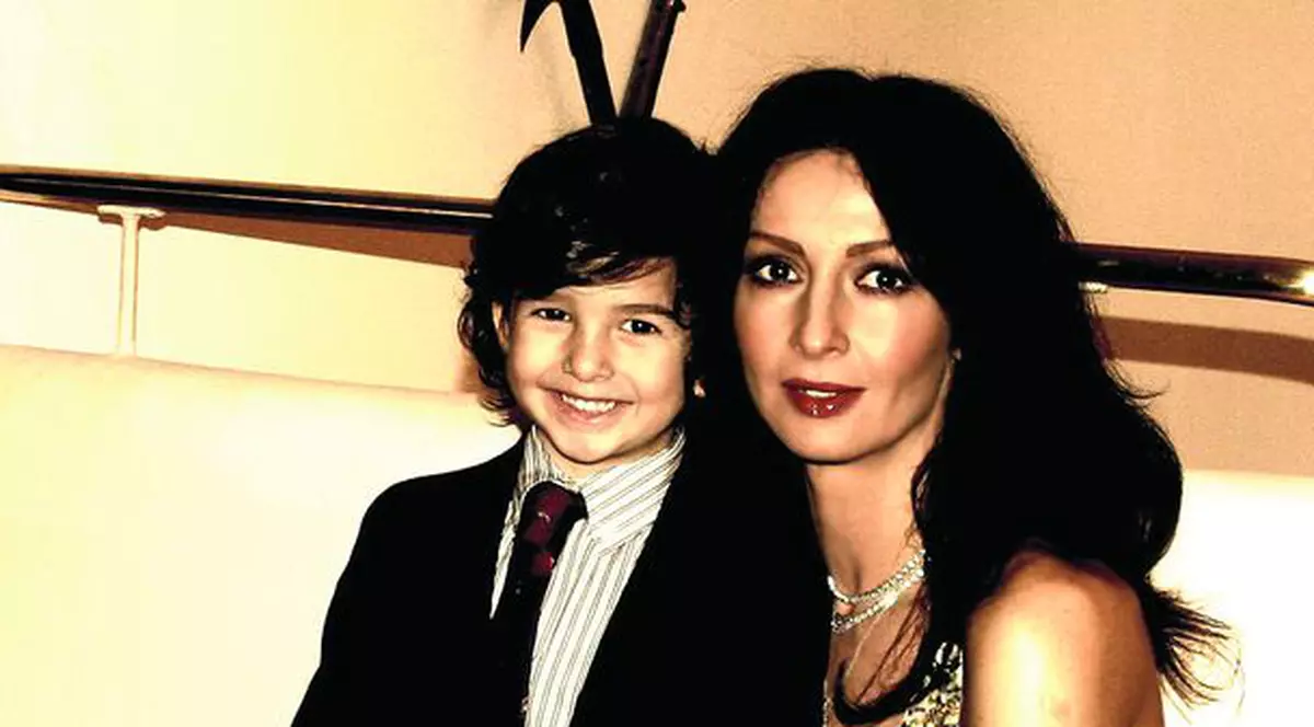 Mihaela, revelion în cameră cu Ayan