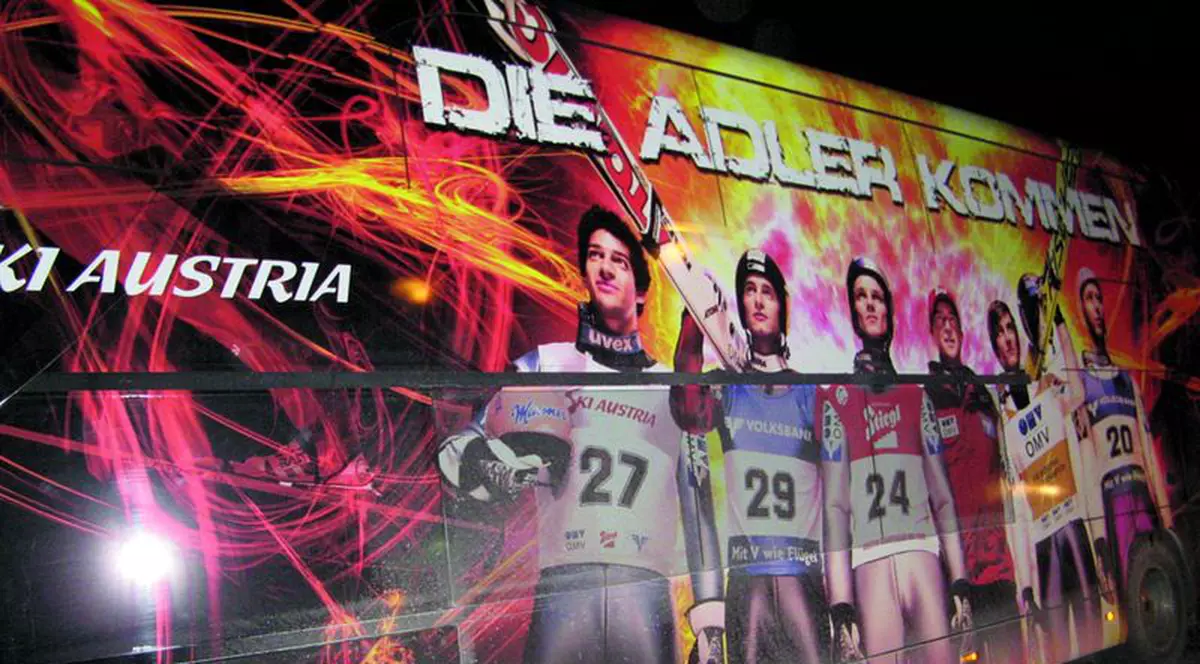 Ne-am plimbat cu autocarul Madonnei