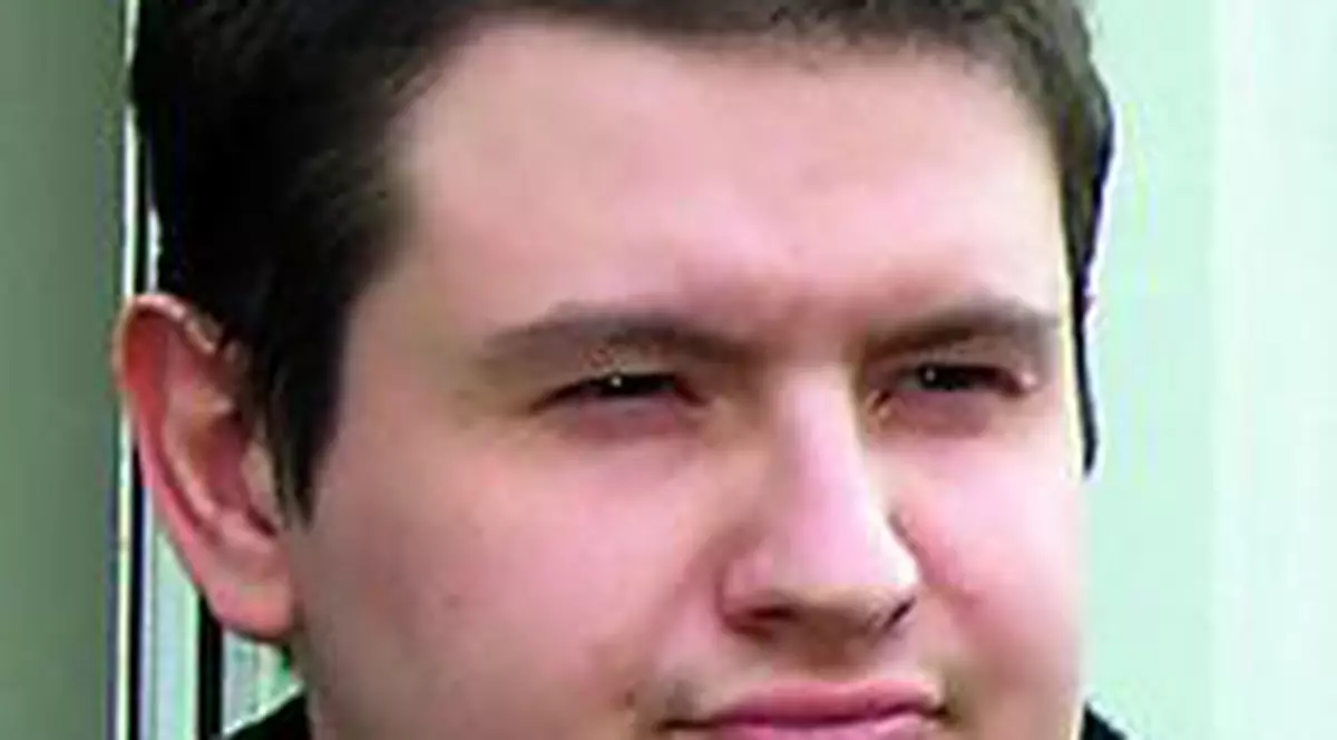 Monstrul, păzit de cinci poliţişti la tribunal