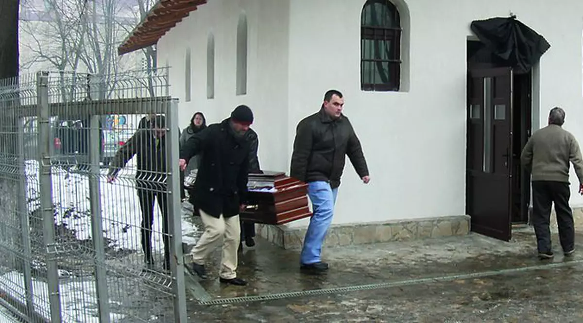 Înmormântaţi împreună