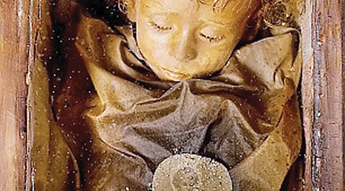 Au descoperit o fetiţă moartă acum 90 de ani