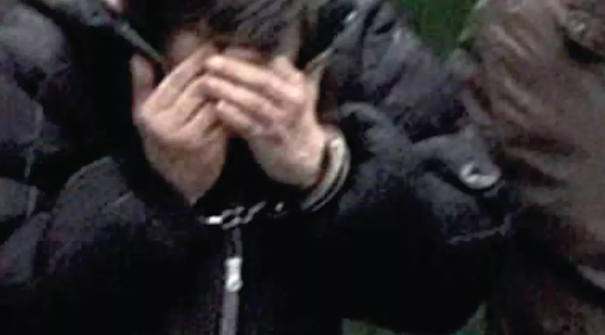 A învăţat-o să-i mintă pe poliţişti