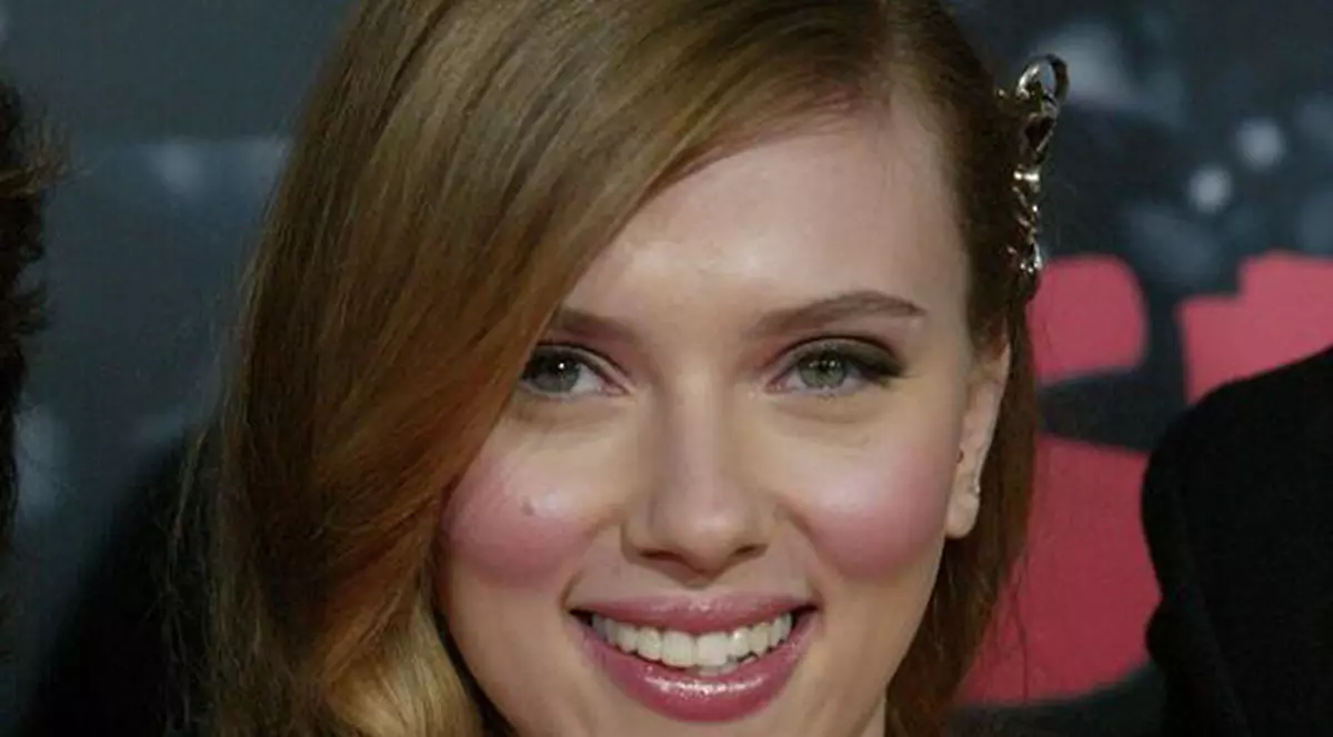 Scarlett Johansson: "Ce funcţii au sfârcurile bărbaţilor?"