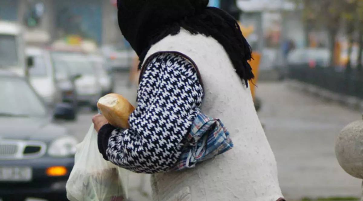 O pensionară din Focşani a cerut autorizaţie pentru a cerşi!