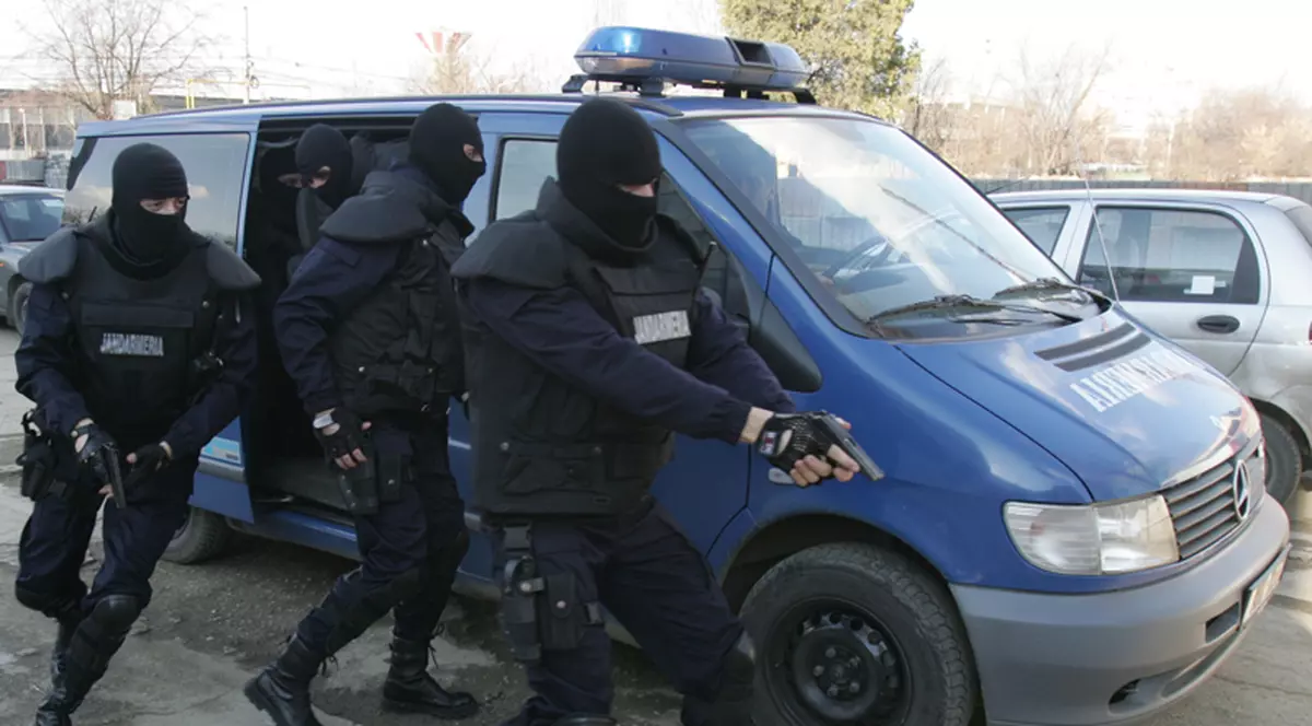 Interlopii care s-au bătut cu mascaţii la Baia Mare au fost lăsaţi liberi!