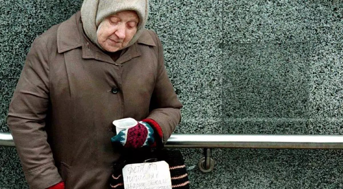 O pensionară i-a cerut primarului autorizaţie să poate cerşi legal