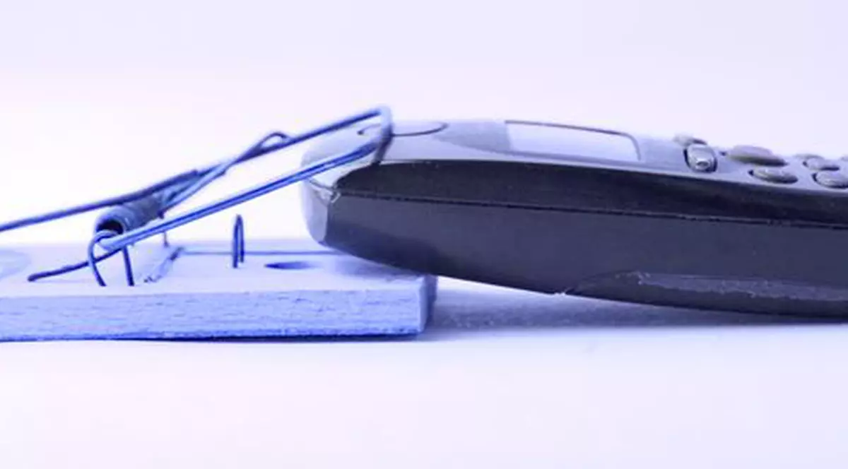 A spart o maşină dar şi-a uitat telefonul la locul faptei