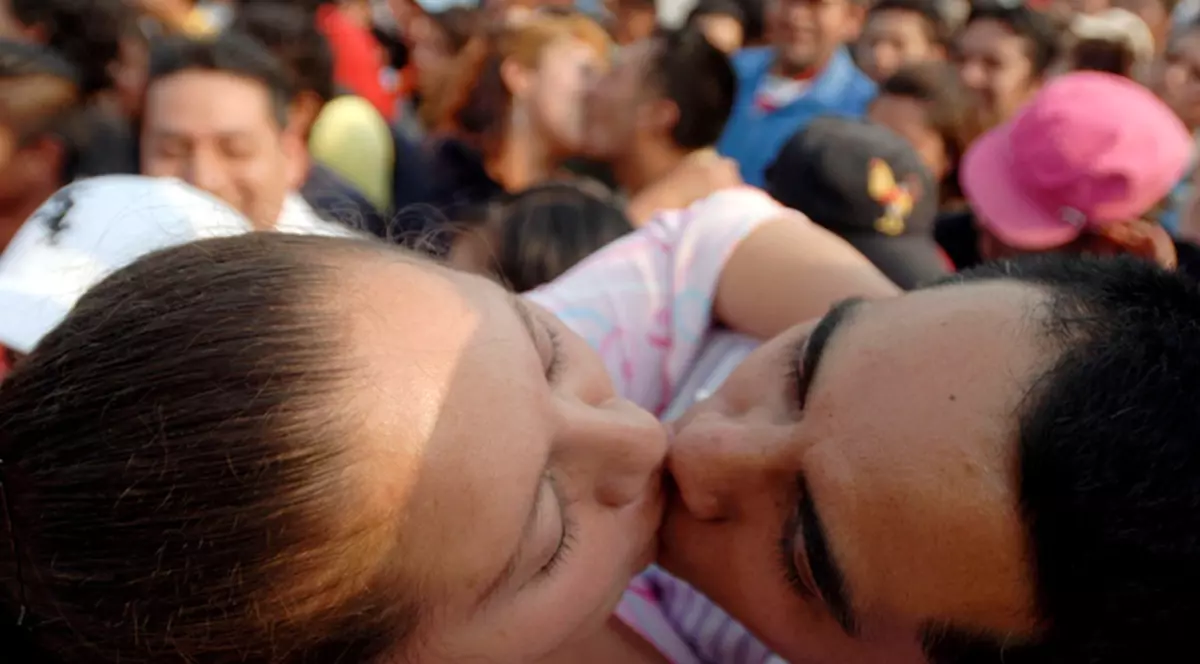 De Sfântul Valentin, Mexicul a bătut recordul mondial la sărutat