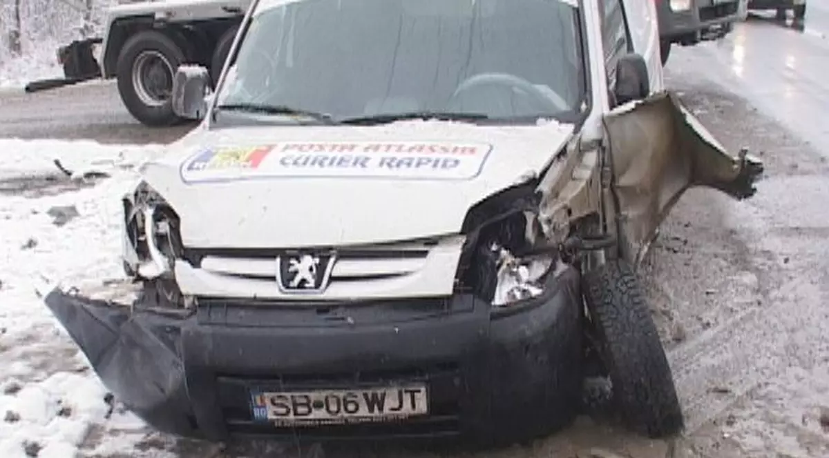 Trafic îngreunat de zăpadă în Maramureş