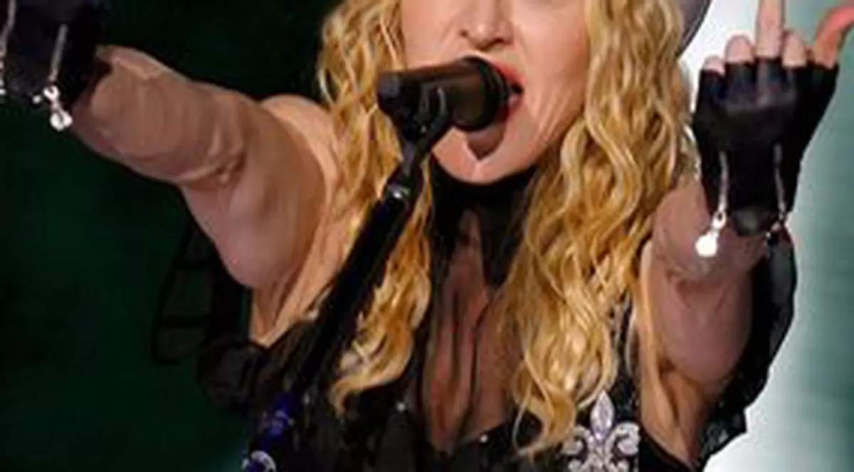 Madonna vrea să-şi convertească iubitul la Kabbalah