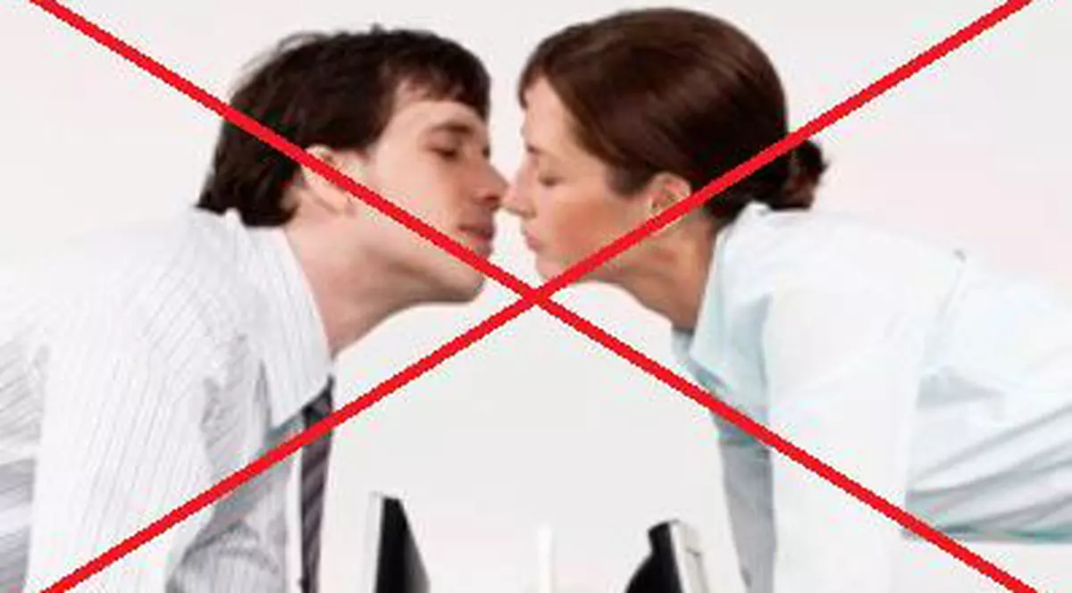 Sărutul, interzis într-o gară din Anglia