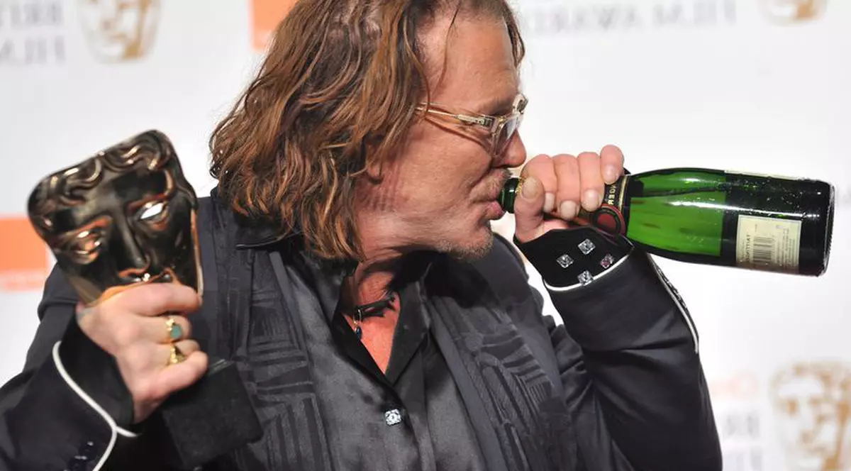 Mickey Rourke e în doliu