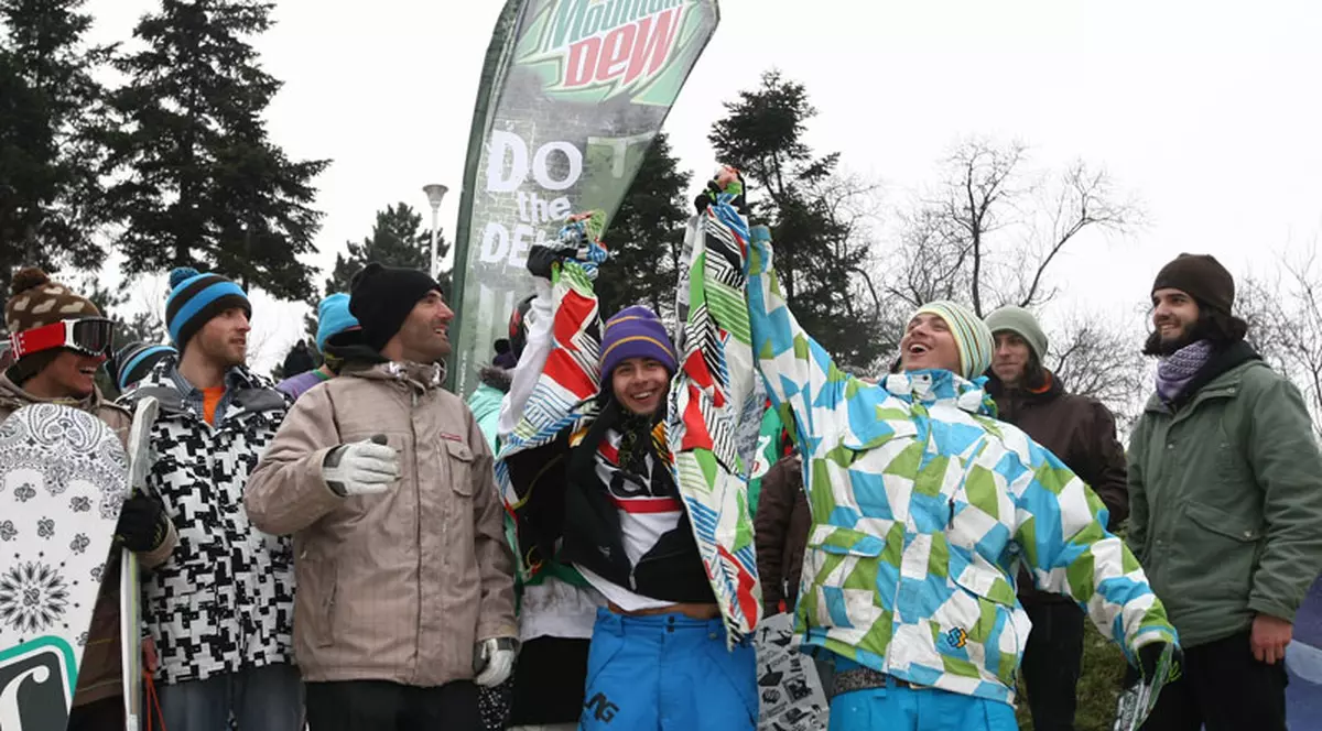 S-au întrecut în sărituri cu snowboard-ul... în Bucureşti