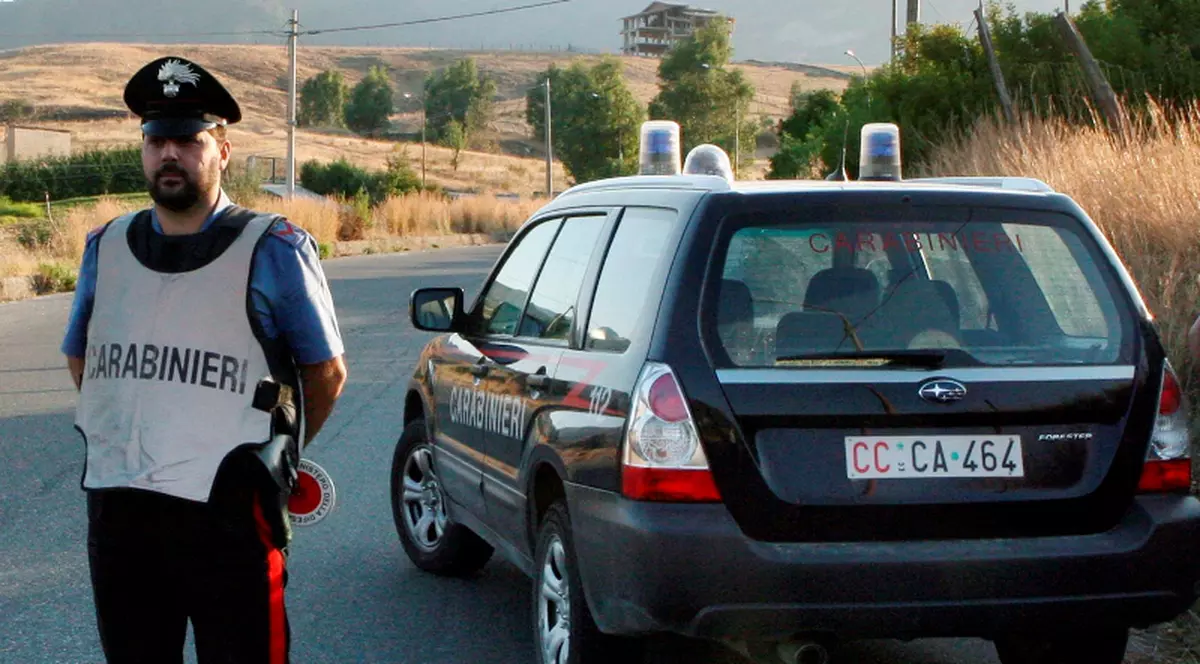 Un român care avea 660 de maşini, arestat în Italia