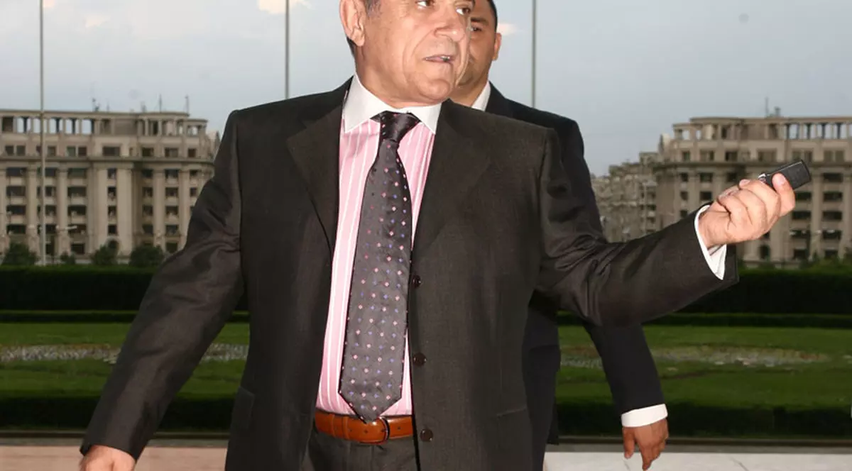 Mutu, sechestrat de Giovani!