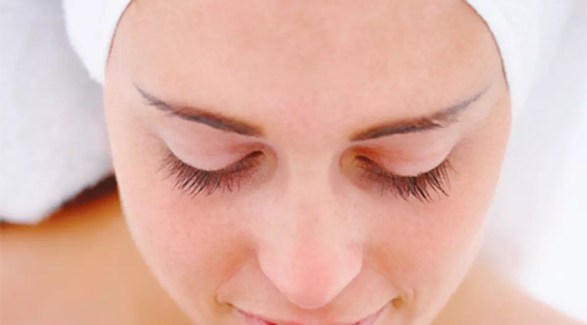 Trandafirul calmează durerile de gât