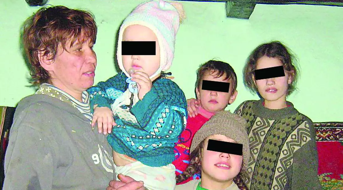 Anchetat pentru că îşi schingiuia copiii