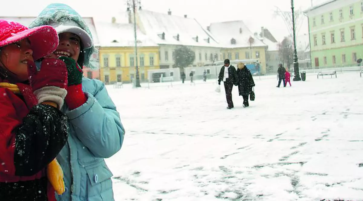 Frig şi ninsori în weekend