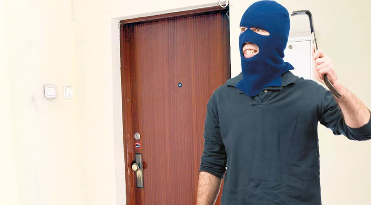 Sparg o uşă în câteva secunde