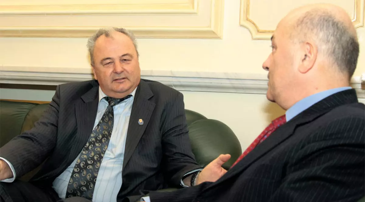 El este paranormalul din Parlament