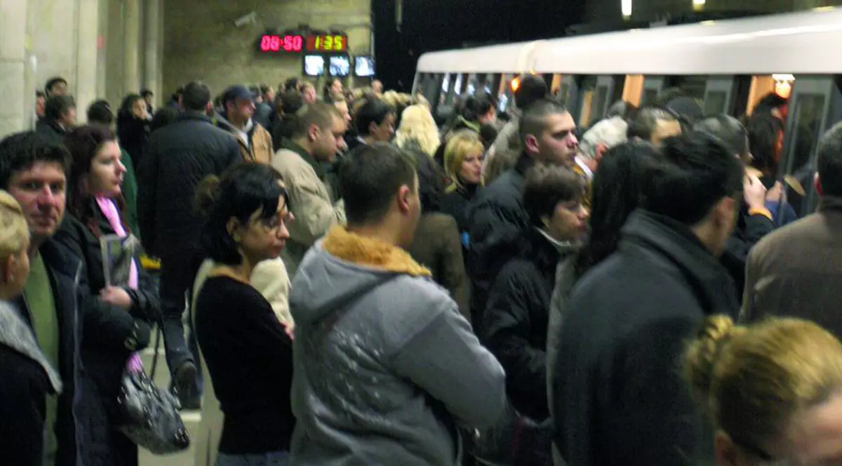 A făcut infarct în staţia de metrou