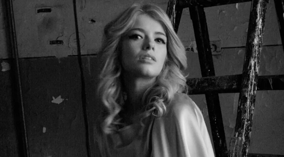 Alexandra Dinu, logodită pe net