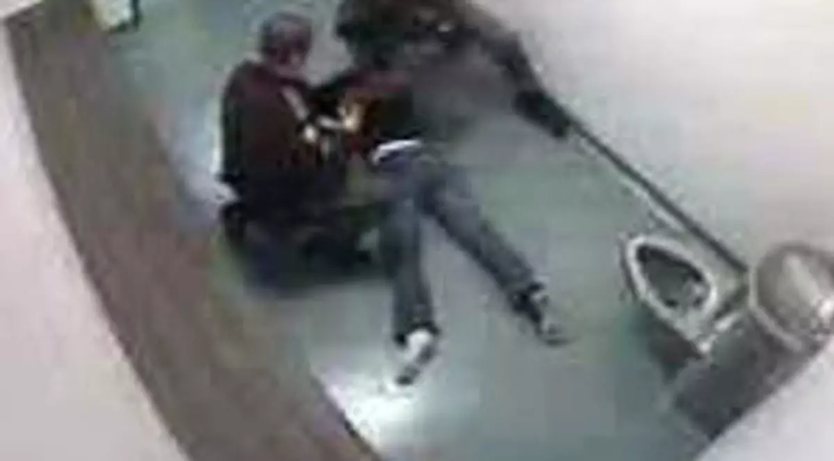 Doi poliţişti americani au bătut o fată de 15 ani