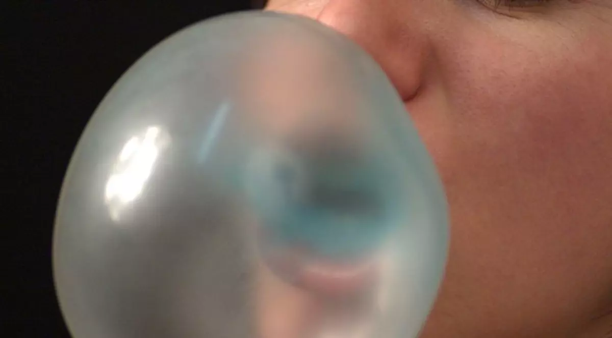 Un copil a murit după ce s-a înecat cu gumă de mestecat