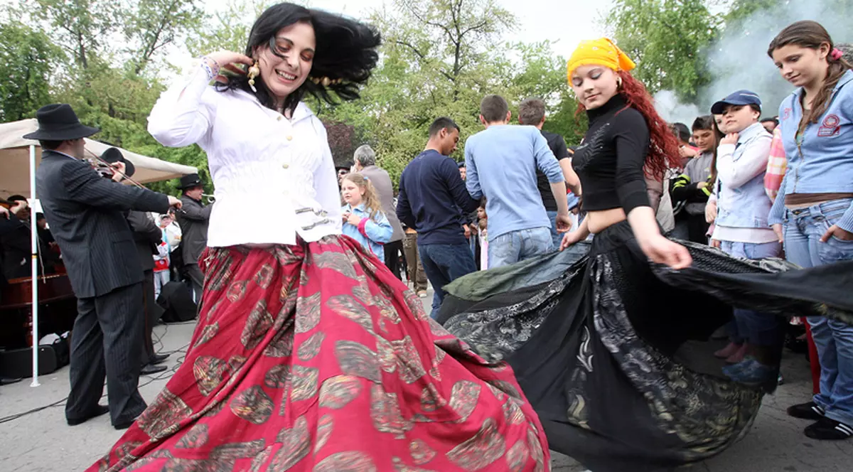 Târg de ţigănci, cu vânzare