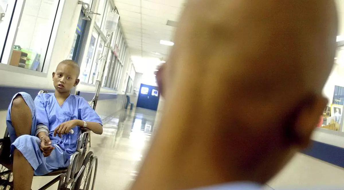 Tineri cu handicap, obligaţi să se bată între ei