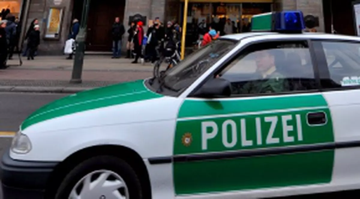 N-a mai putut să iasă cu maşina din sensul giratoriu