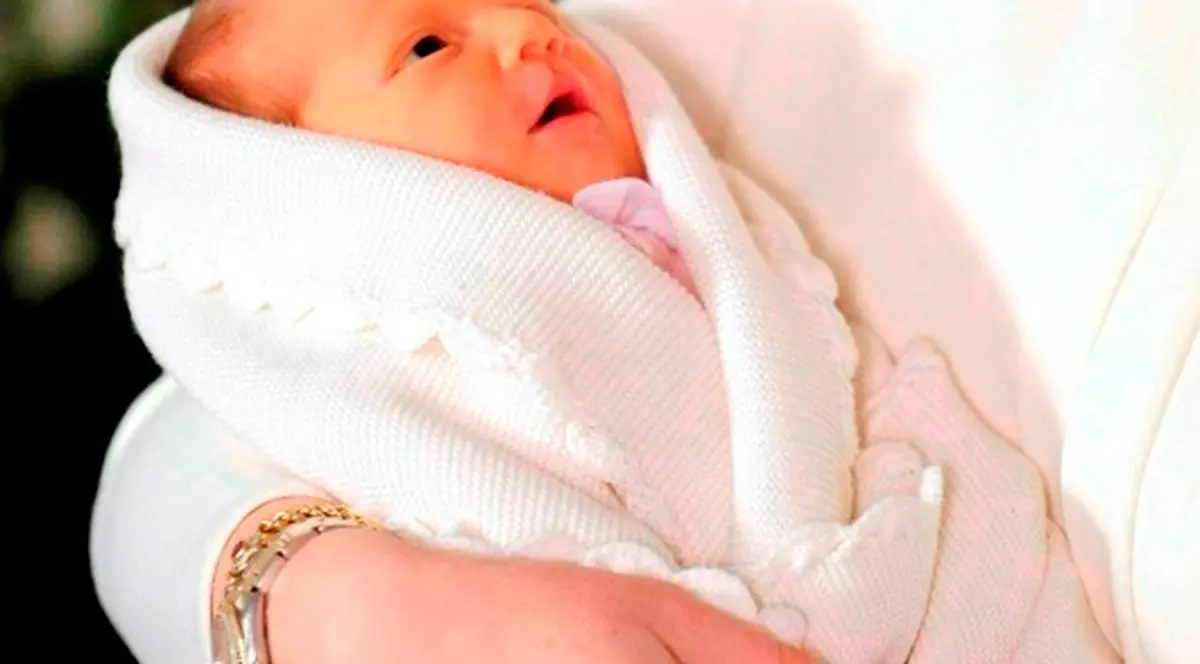 O fetiţă de 12 ani, care nu ştia că e gravidă, a născut un bebe sănătos