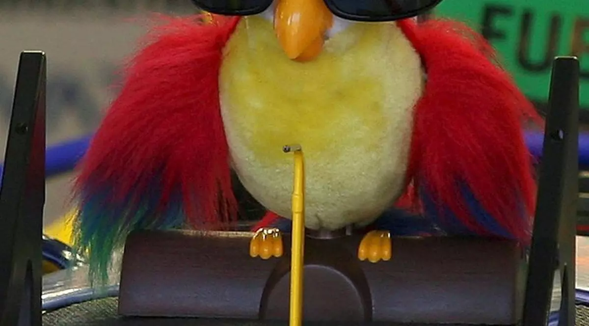 I-a cumpărat fiicei un papagal vulgar