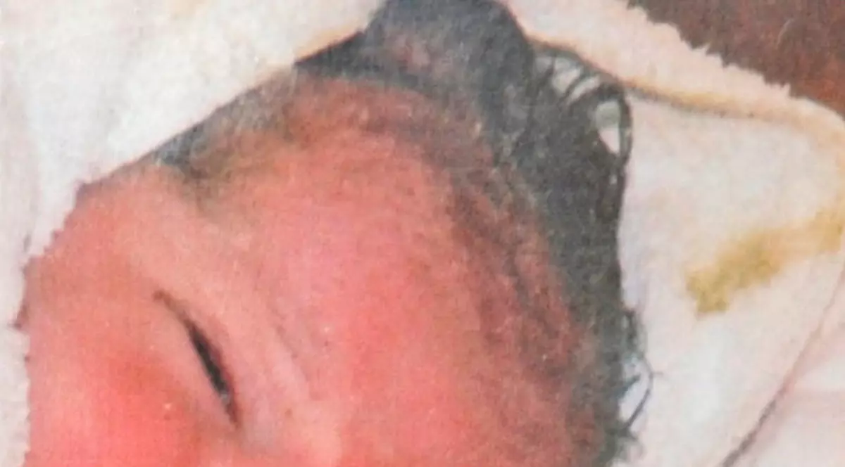 Născut şi abandonat în avion