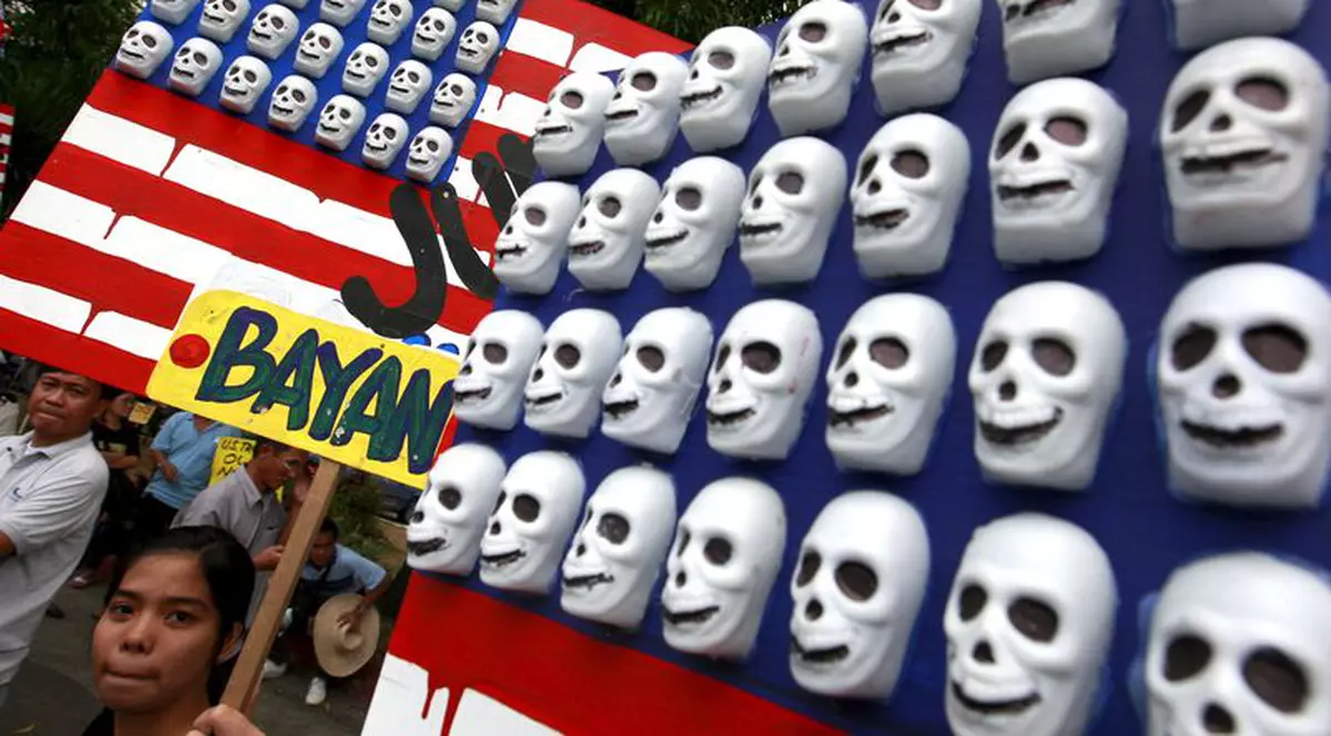 Steag american "decorat" cu capete de mort, la şase ani de la invadarea Irakului