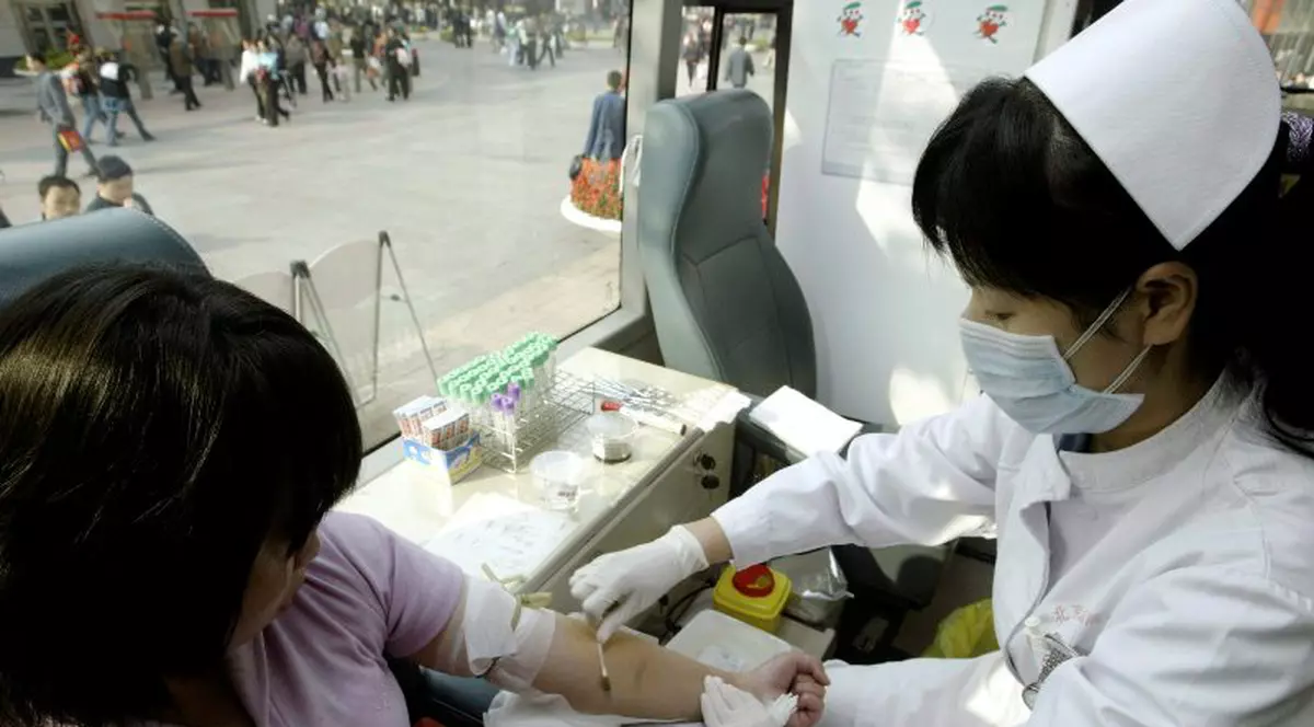 China vrea să înceapă a doua testare a vaccinului anti-SIDA