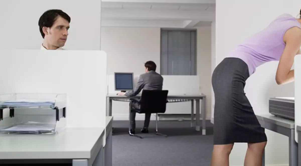 Studiu: E interesat de tine dacă te priveşte mai mult de 8.2 secunde