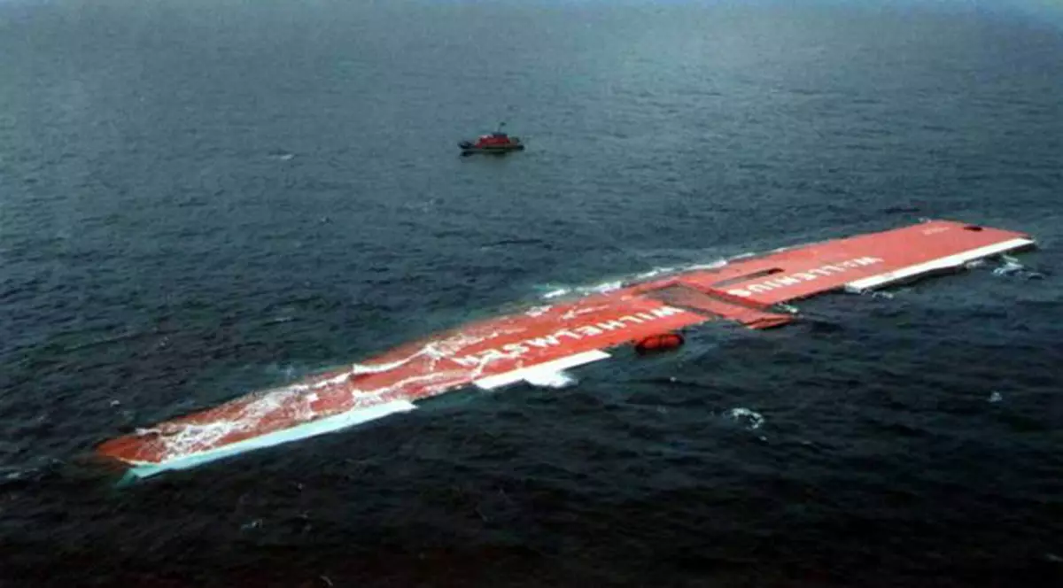 Cel puţin 21 de morţi, după scufundarea a două vapoare