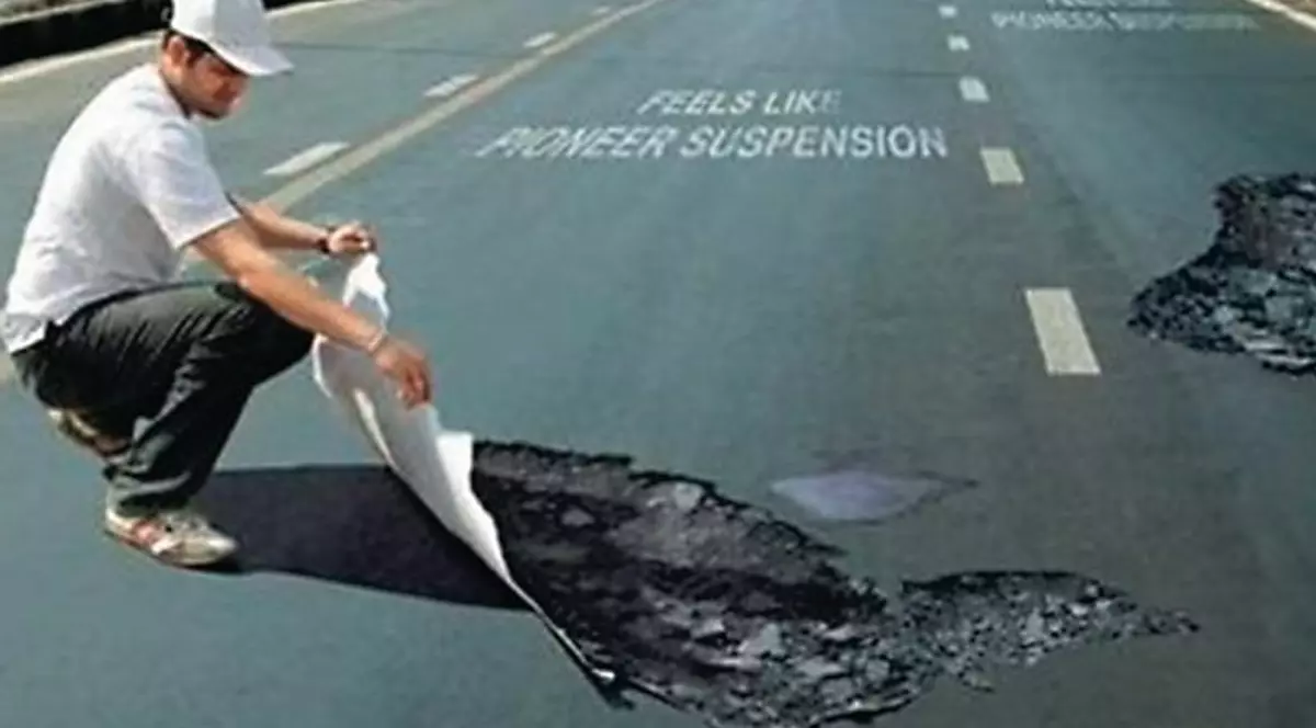 Ei îşi desenează gropile... ale noastre sunt pe bune