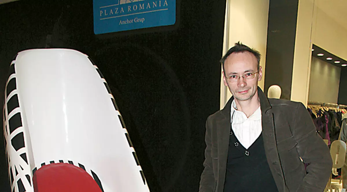 Albu a ales cel mai «tare» pantof-gigant