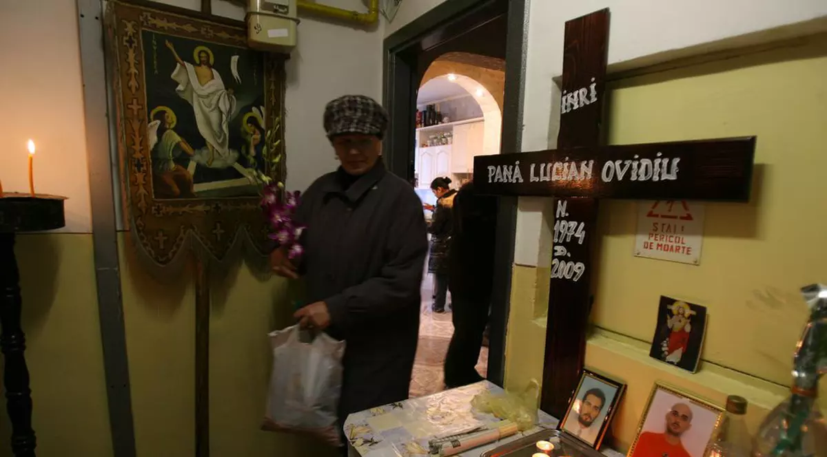 Înjunghiat şi aruncat în curtea spitalului