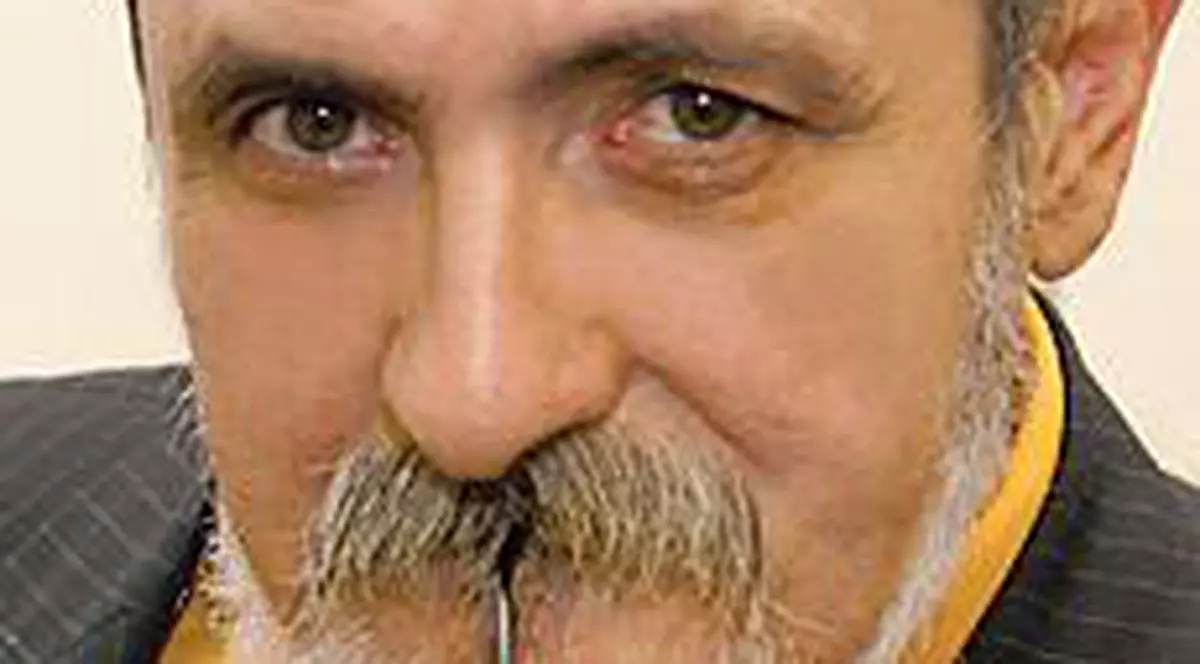 Mincinoşi sau incapabili?