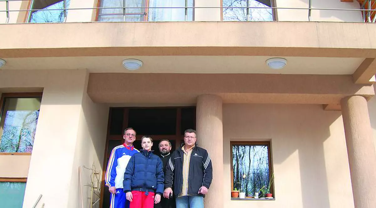 Elisabeta Lipă, Georgeta Andrunache şi Nicu Vlad şi-au sfinţit casele