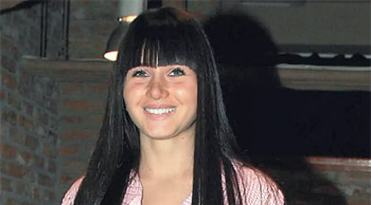 Elena candidează singurică