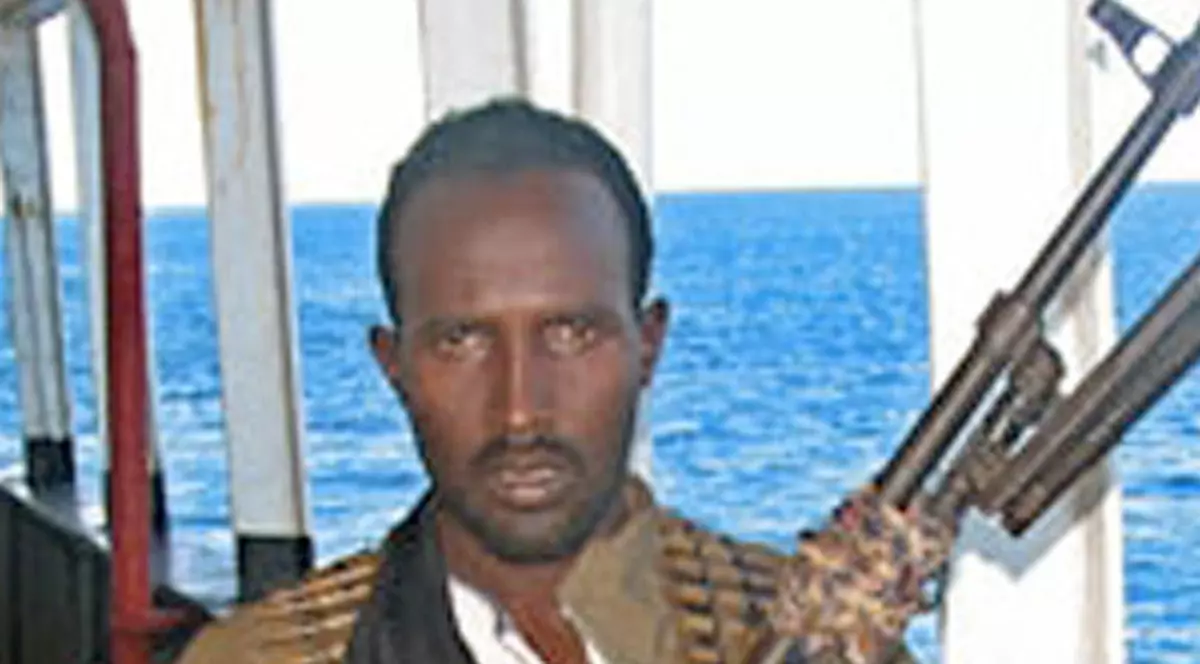 Încă trei români răpiţi de piraţi în Golful Aden