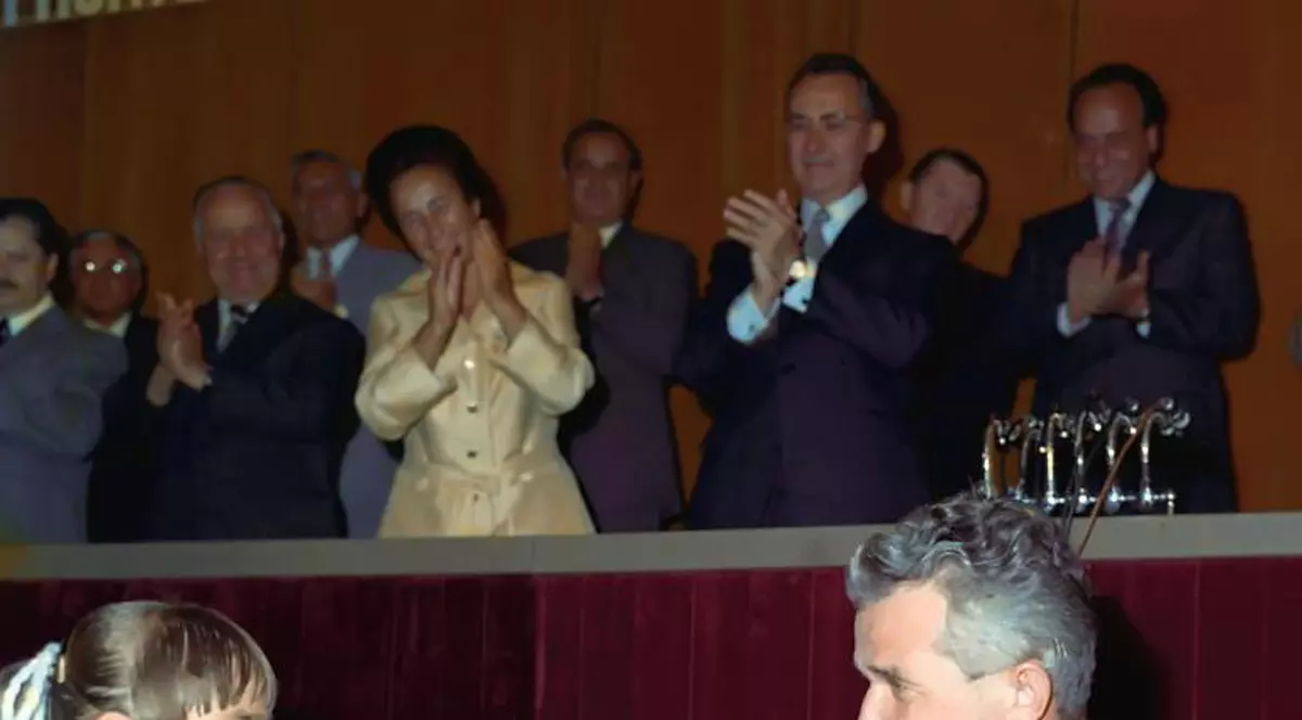 A păstrat medalia de la Ceauşescu!